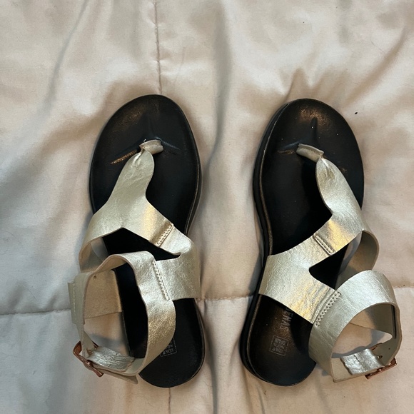 GOLD/METALLIC SANDALS - Picture 1 of 4